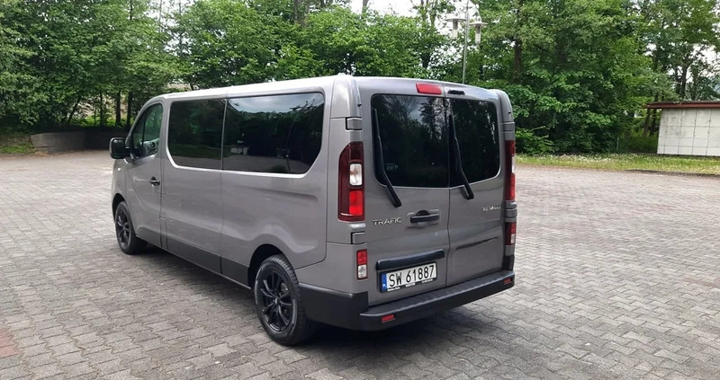 Renault Trafic cena 82900 przebieg: 184400, rok produkcji 2017 z Biała małe 704